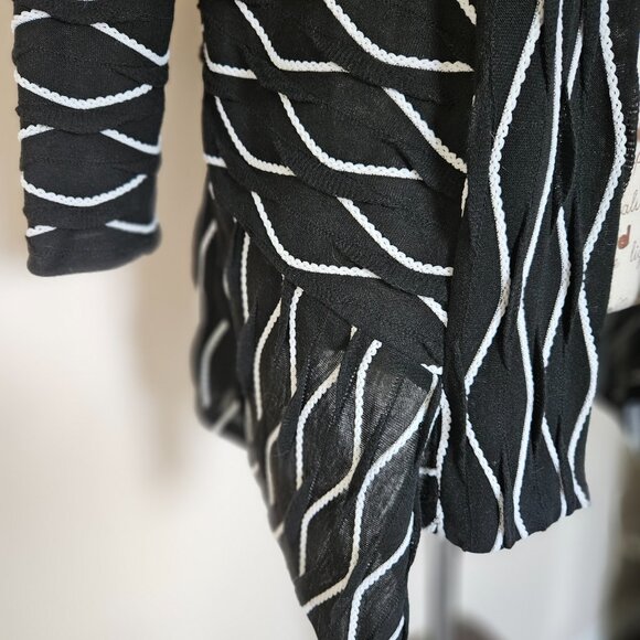Black/White Open Cardigan - Picture 4 of 9